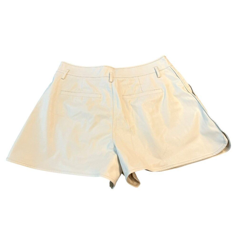 PAIGE Ladies Size 10 Martini Shorts Ecru White Faux Leather Pleated NWT $189 - Picture 3 of 5